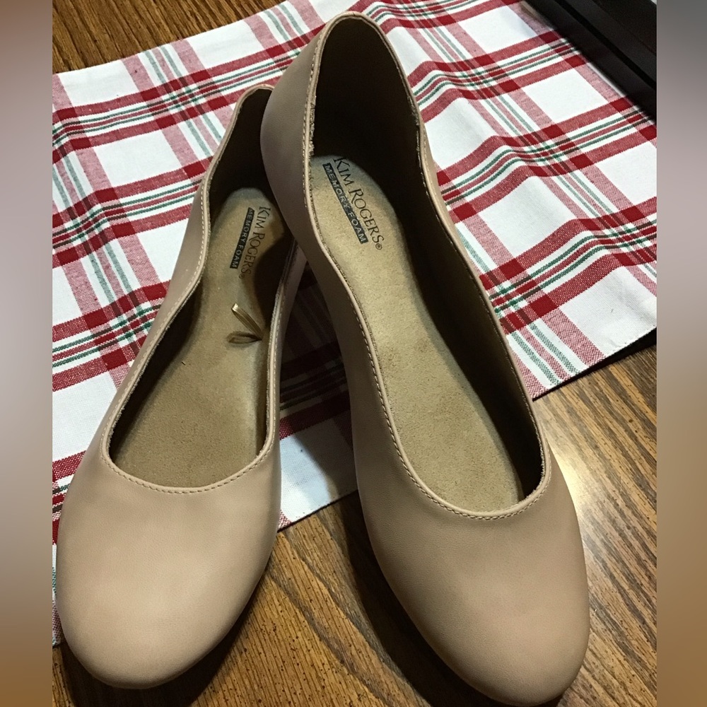 Women’s size 9 1/2 Kim Rogers, memory foam slip on shoes RE